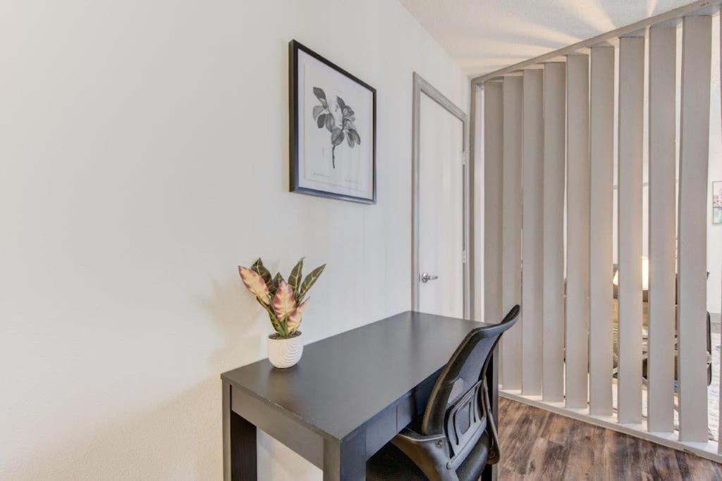 Lux Suite /King Bed /Free Parking/Pool/First Floor Houston Exterior foto